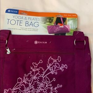 GAIAM yoga and Pilates tote bag Burgundy
